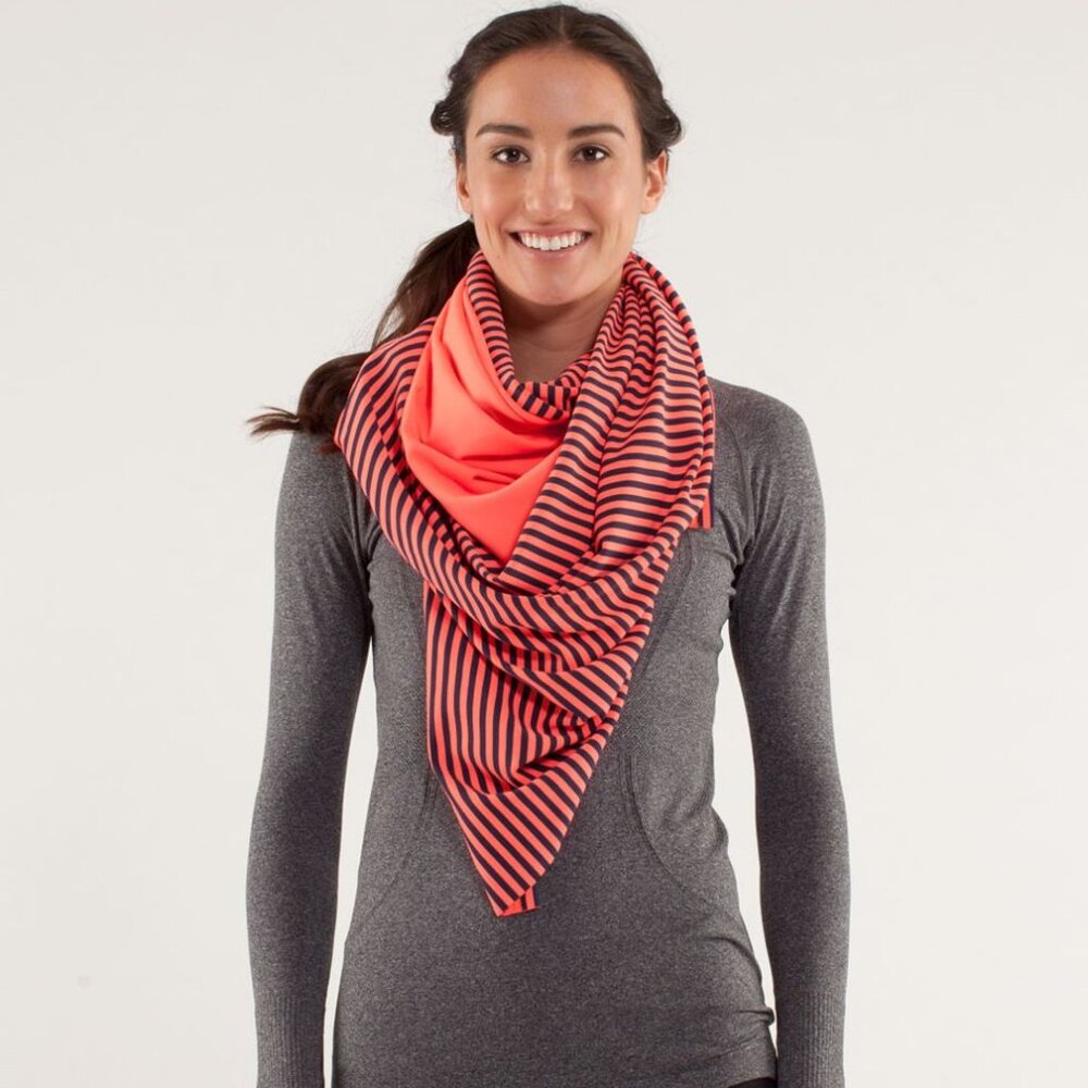 💙💖 Lululemon Rulu Vinyasa‎ Scarf in Classic Stripe Light Flare Inkwell